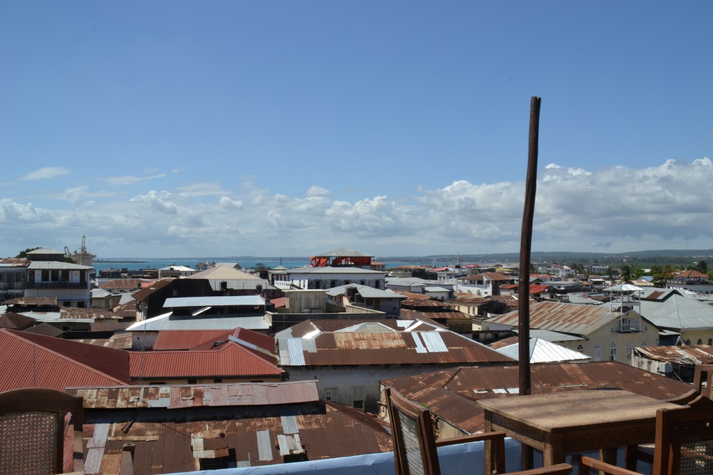 Blick von der Dachterrasse des Emersno Spice Hotels