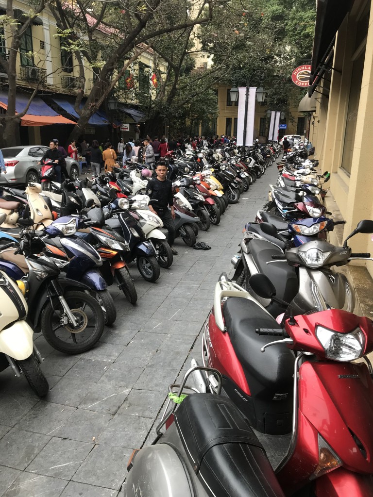 ~5 Millionen Mopeds gibt es in Hanoi